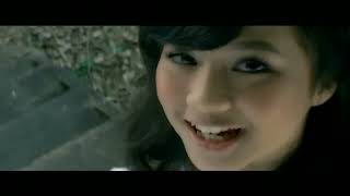 GITA GUTAWA  Tak Perlu Keliling Dunia Official Music Video [upl. by Thgiwd151]