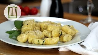 Gnocchi in Salbeibutter  Fabios Kochschule chefkoch [upl. by Laurie]